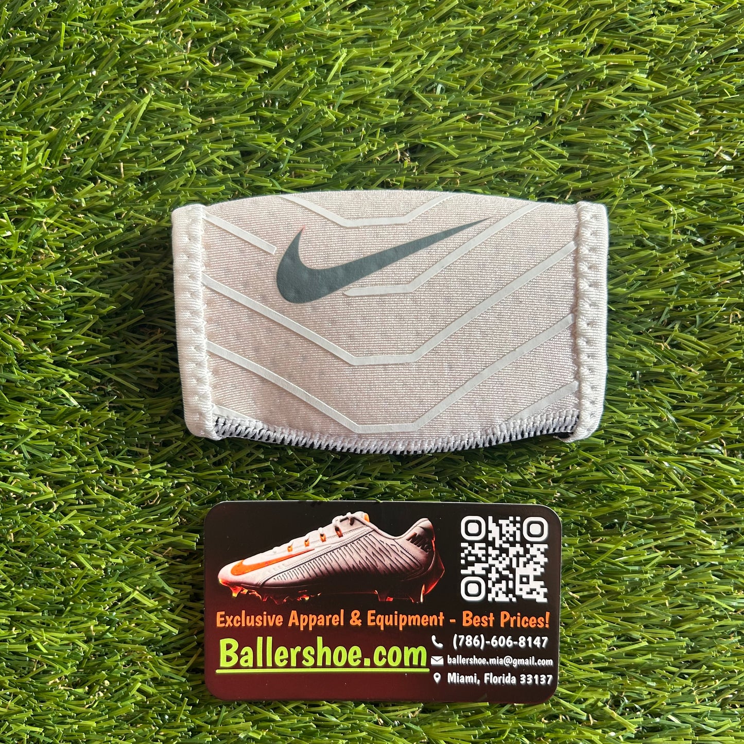 Nike Team Issue Dri-Fit Chin Shield 3.0