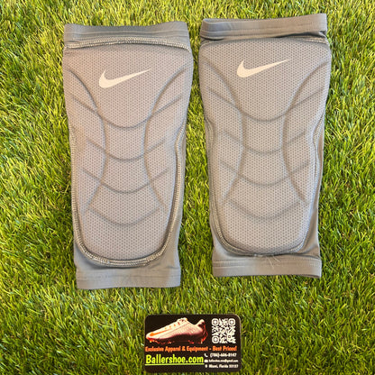 Nike Pro Hyperstrong Padded Shin Sleeves