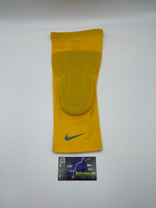 Nike Pro Hyperstrong Padded Knee Sleeve